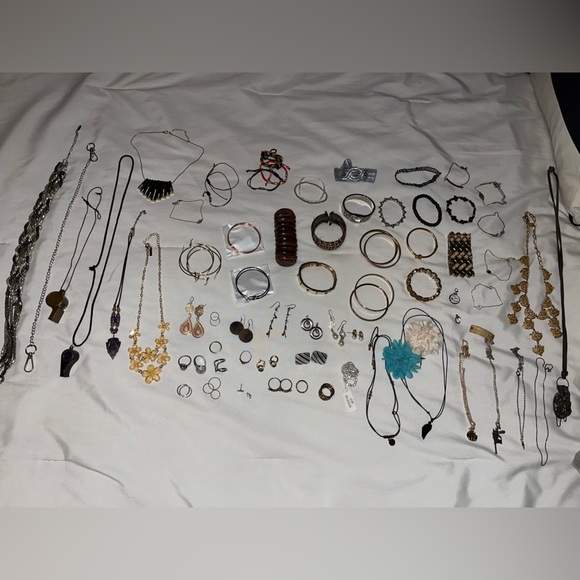 Jewelry - Picture 7 of 14